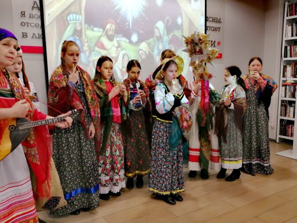 Сеть ярче лого. Эмблема магазина ярче. Баннер приходите к нам учиться. Надпись мы вас ждем. Ждем вас за покупками.